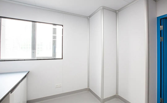 Quali sono i requisiti di tenuta all'aria per officine pulite?